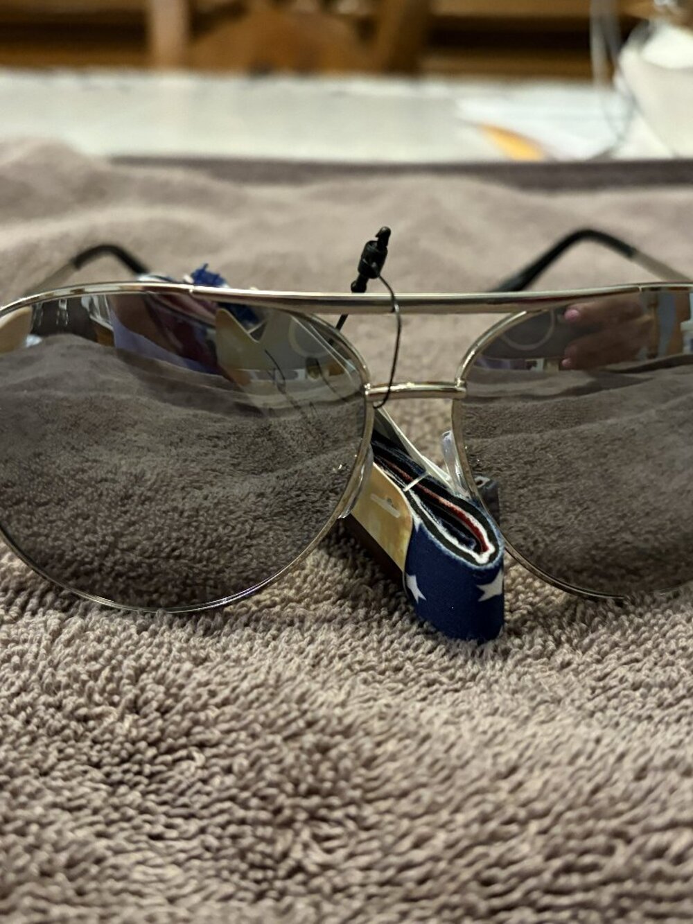New Foster Grant Mirror Aviator Sunglass with detachable Neck Strap
